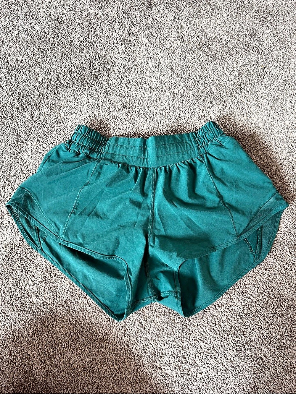 lululemon Hotty Hot 2.5" Athletic Shorts Teal size 6 Regular